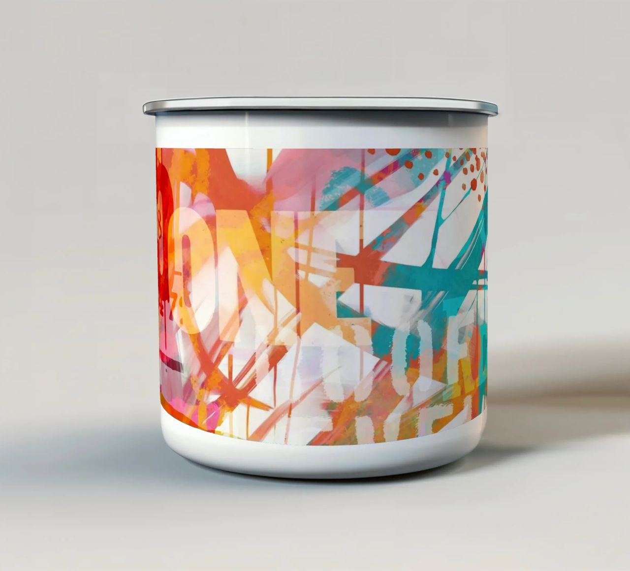 Moderna arte tipografica multicolore a tecnica mista tazza in smalto da Andrea Haase Modern Home