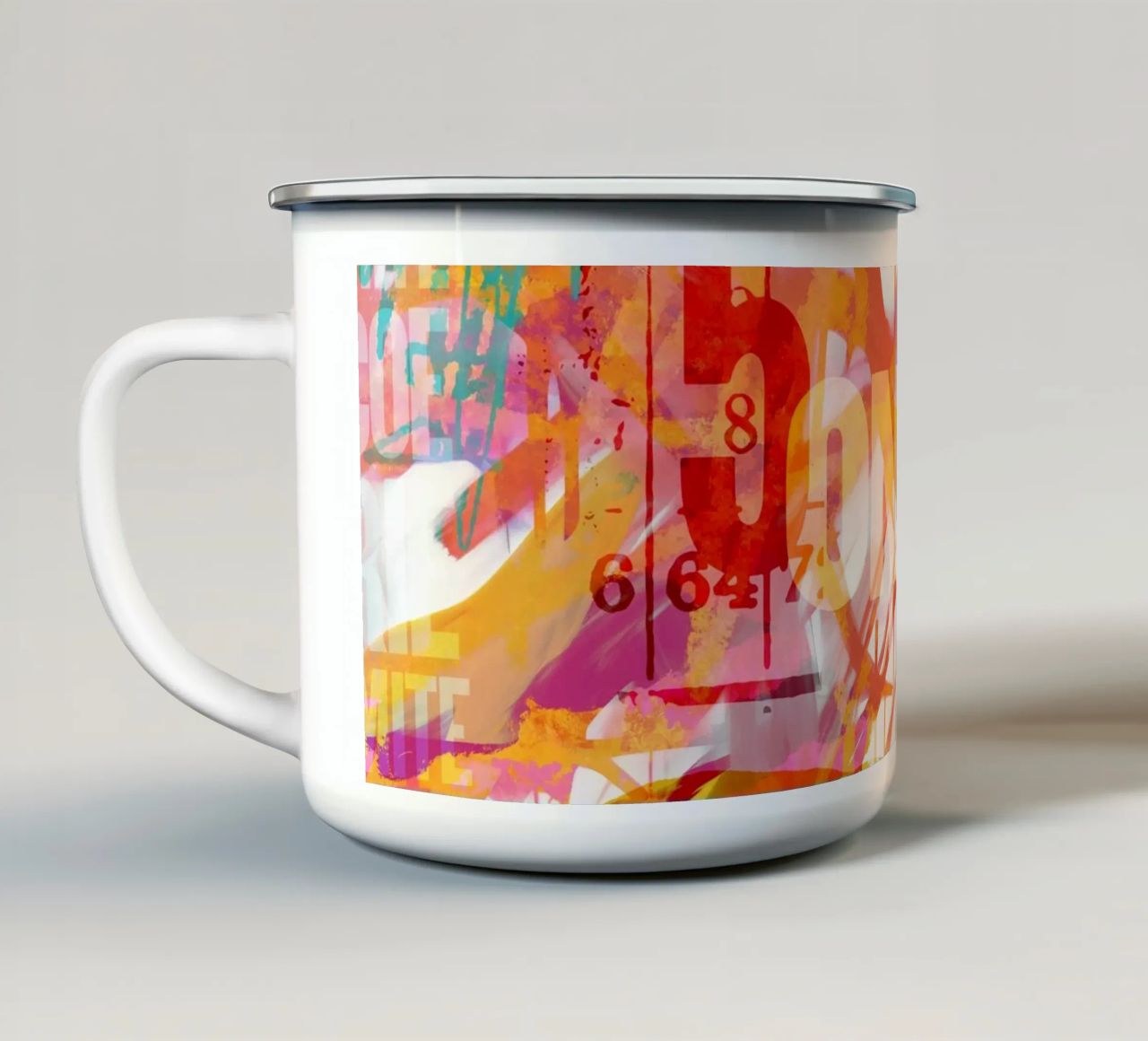 Moderna arte tipografica multicolore a tecnica mista tazza in smalto da Andrea Haase Modern Home