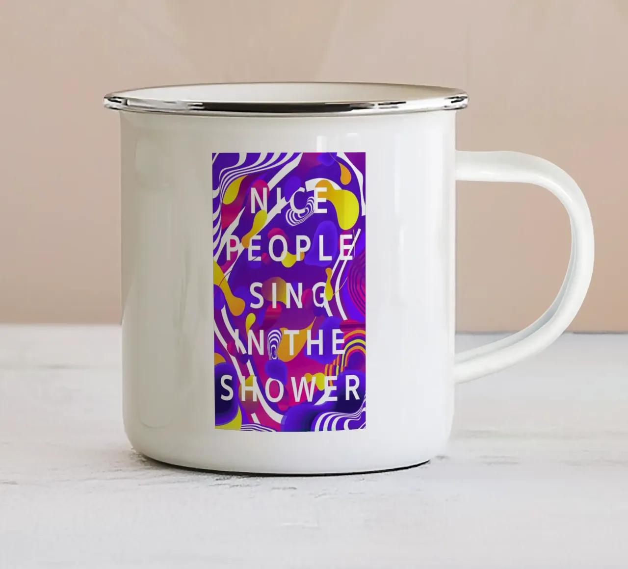 Nice People Sing in the Shower tazza in smalto da Danny Ivan