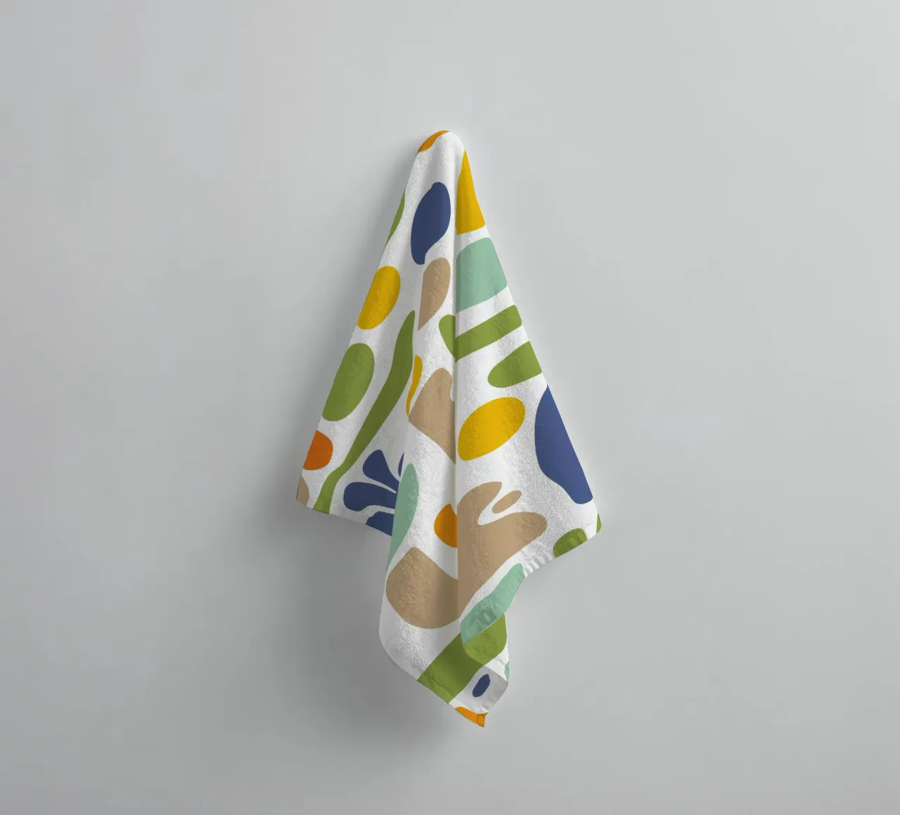 Matisse Mid Century Pattern Forme libere in colori retrò asciugamano da bagno da Andrea Haase Modern Home