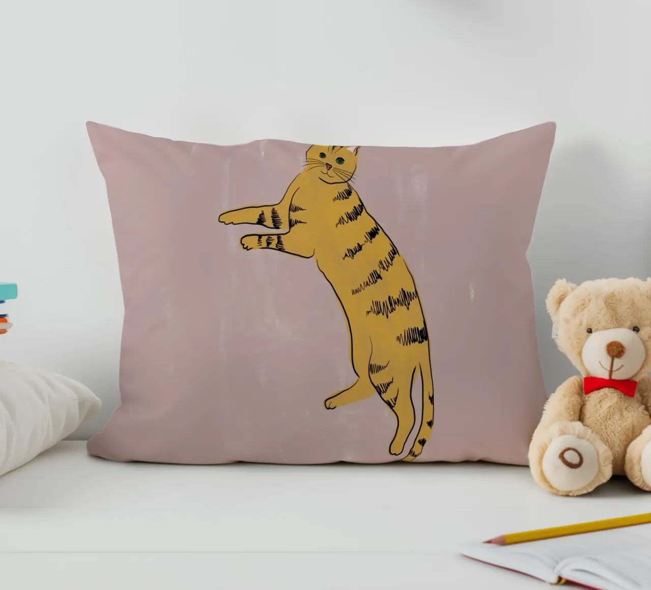 Gatto giallo cuscino da Orara Studio