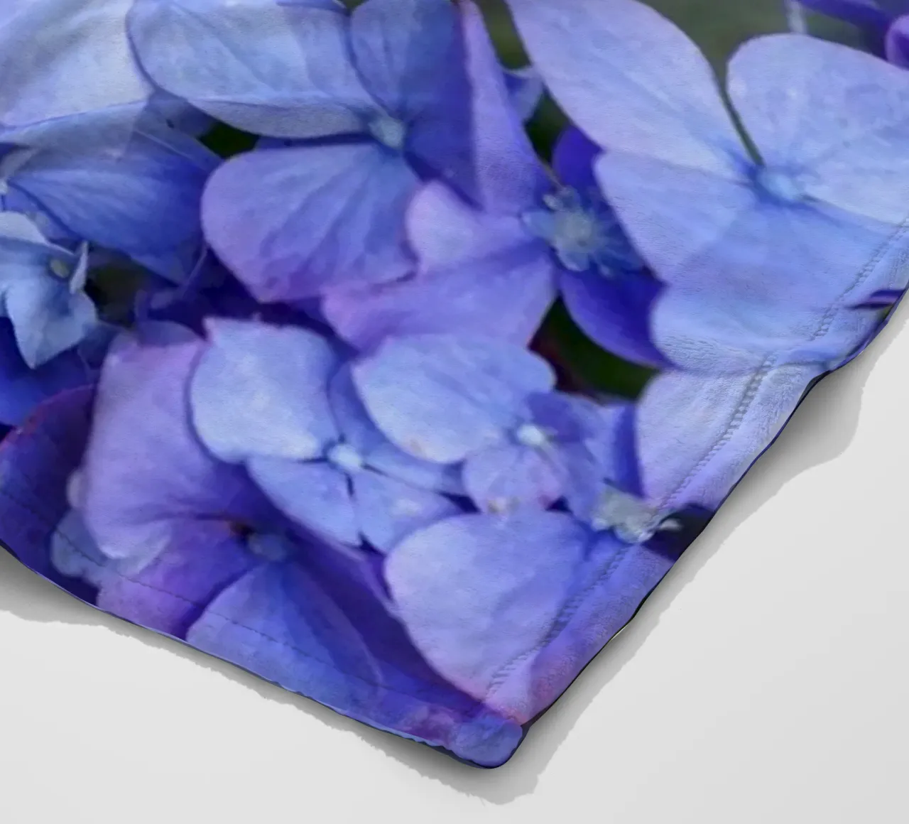 Serenity in Bloom coperta in pile da somewhere.soul.escape