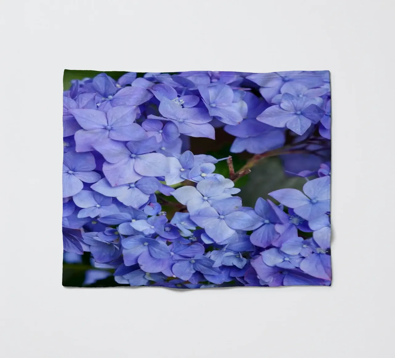 Serenity in Bloom coperta in pile da somewhere.soul.escape