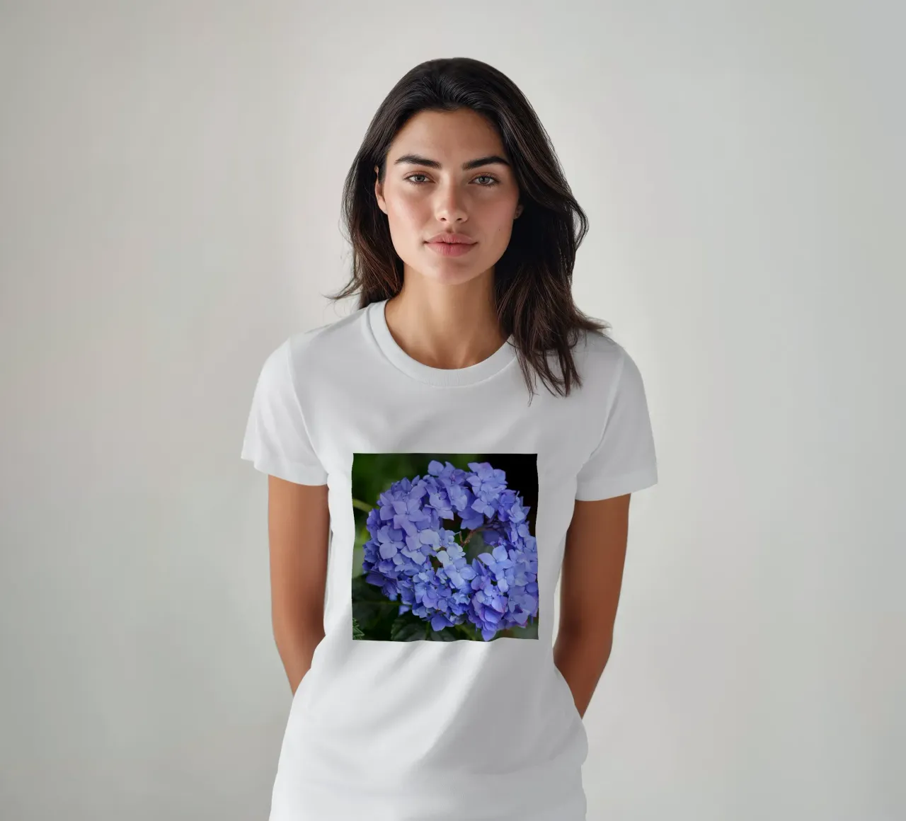 Serenity in Bloom t-shirt da somewhere.soul.escape