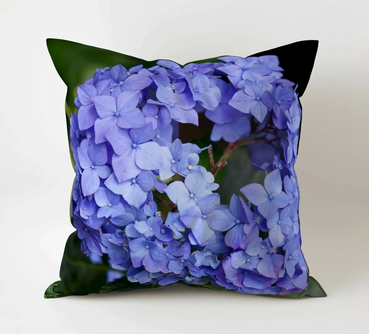 Serenity in Bloom cuscino da somewhere.soul.escape