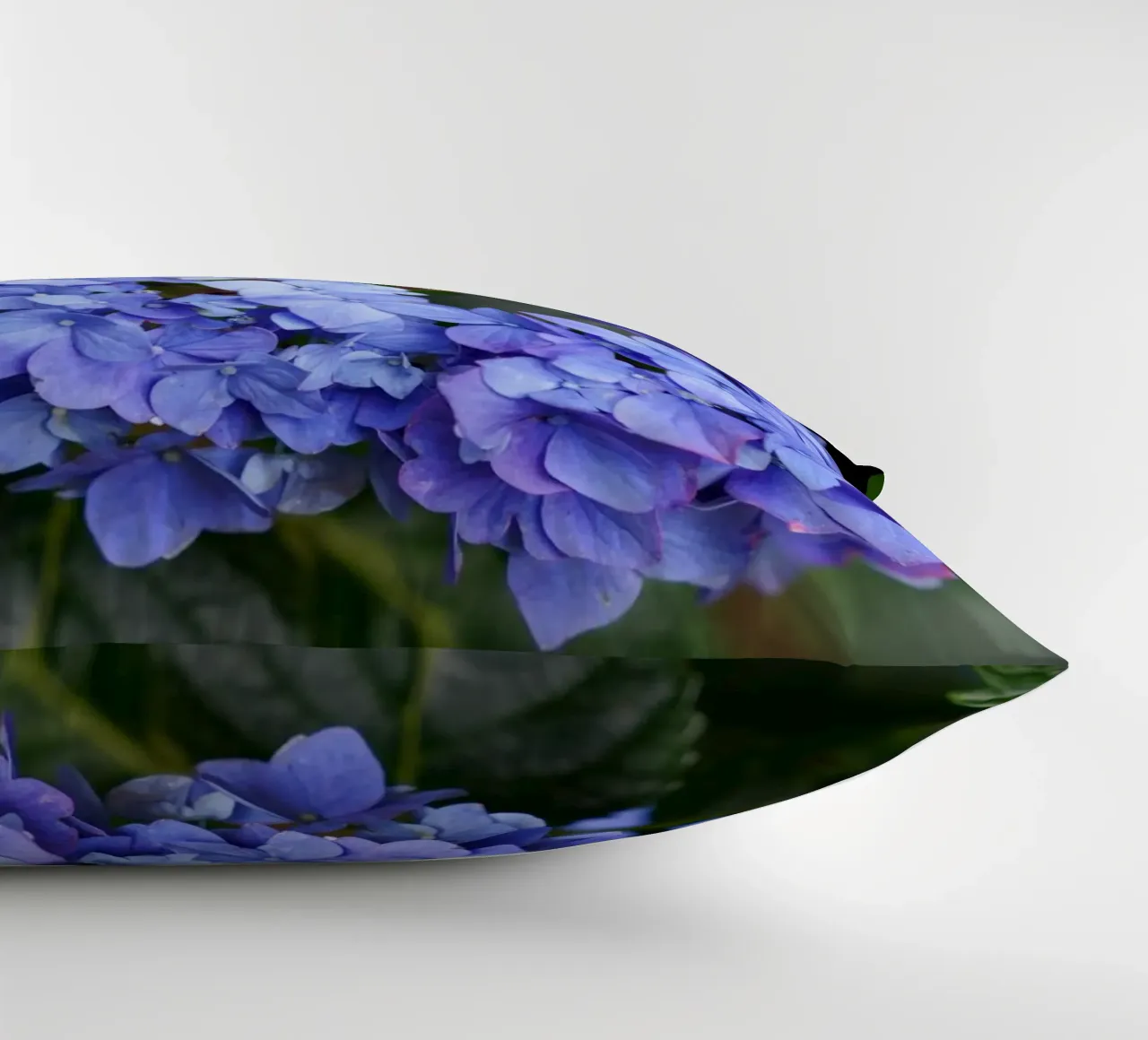 Serenity in Bloom cuscino da somewhere.soul.escape