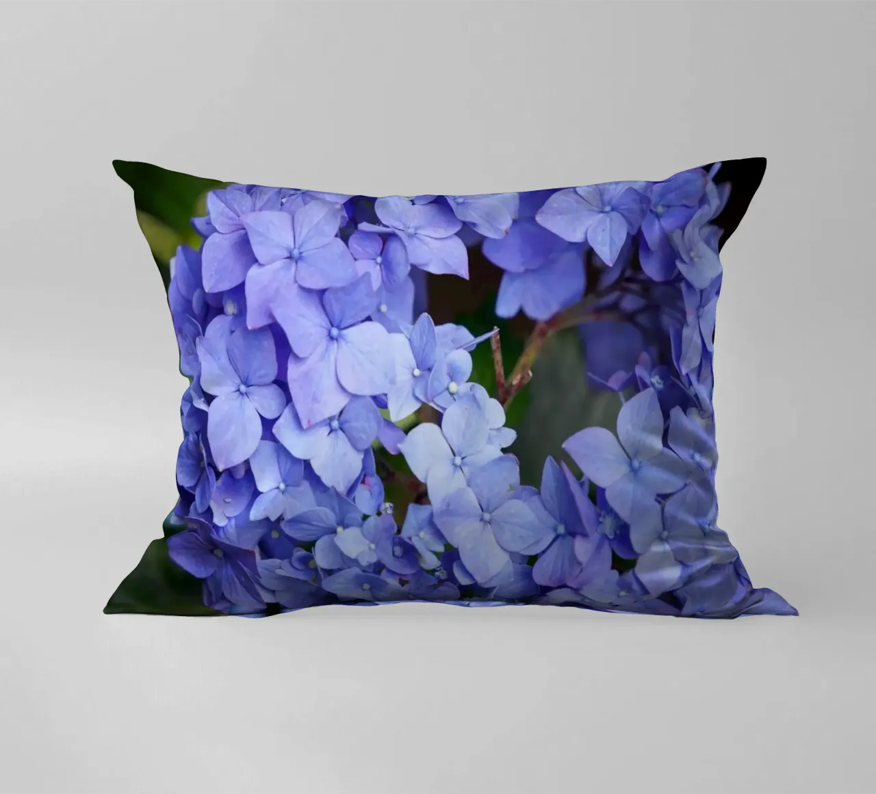 Serenity in Bloom cuscino da somewhere.soul.escape