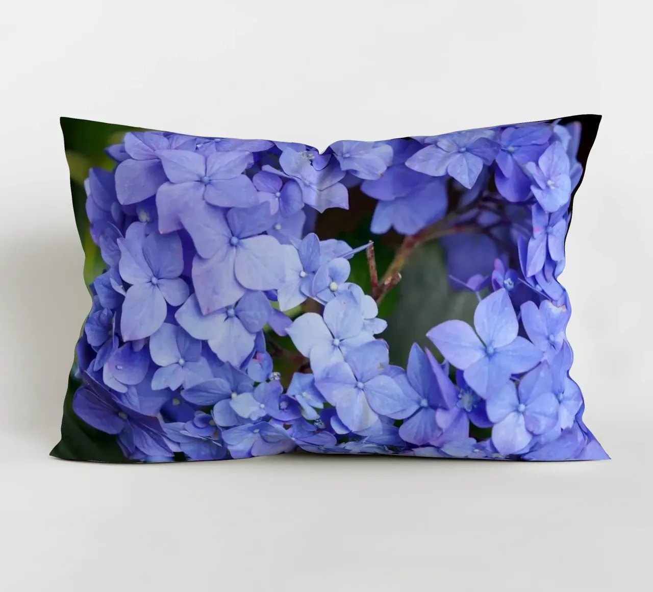 Serenity in Bloom cuscino da somewhere.soul.escape