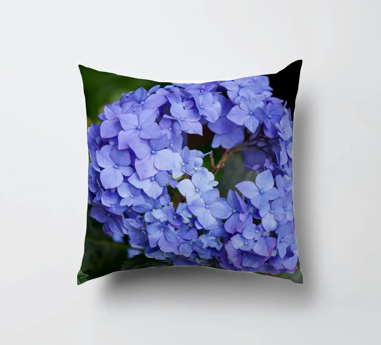 Serenity in Bloom cuscino da somewhere.soul.escape