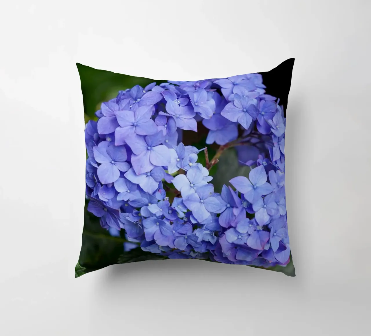 Serenity in Bloom cuscino da somewhere.soul.escape