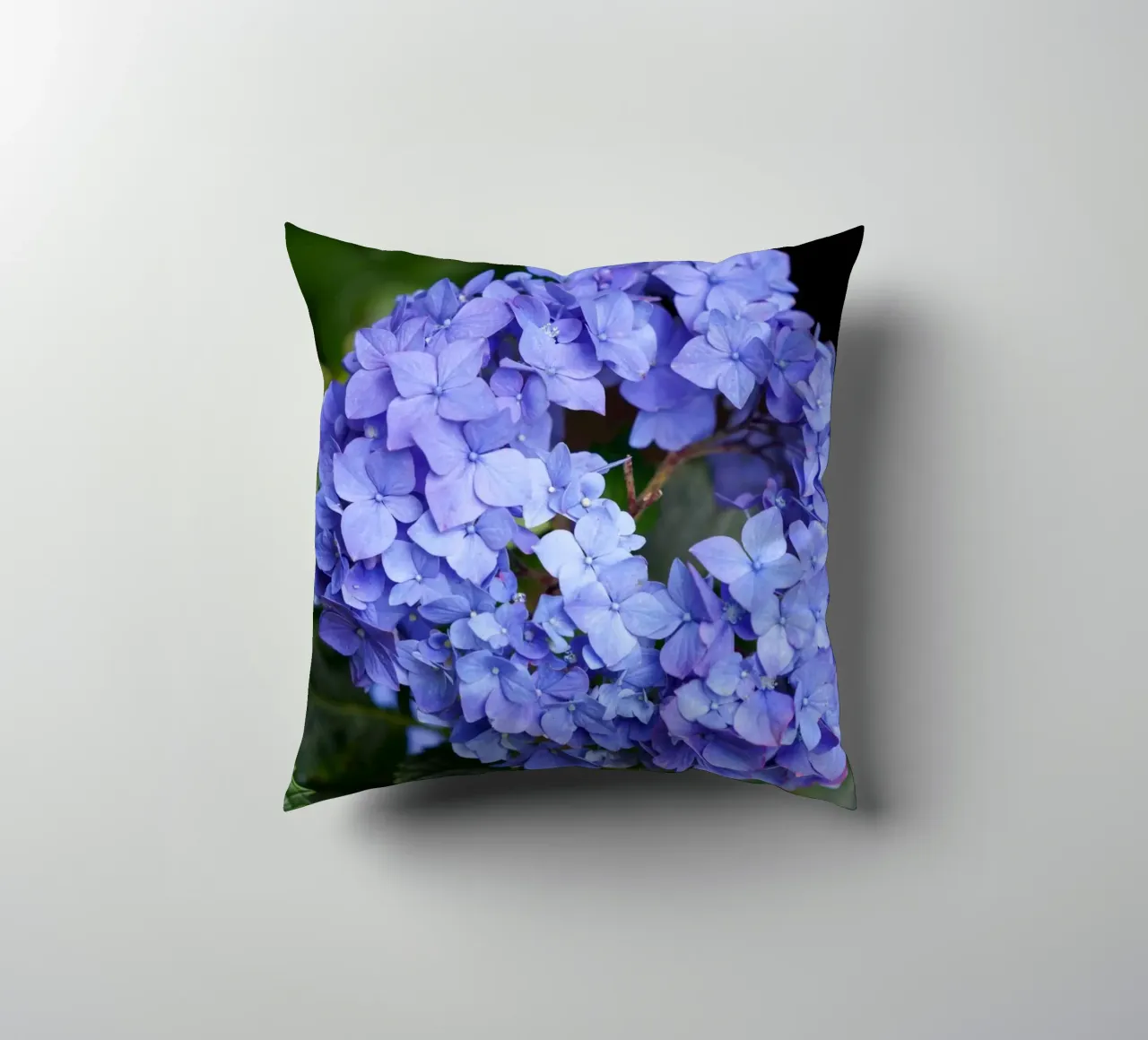 Serenity in Bloom cuscino da somewhere.soul.escape