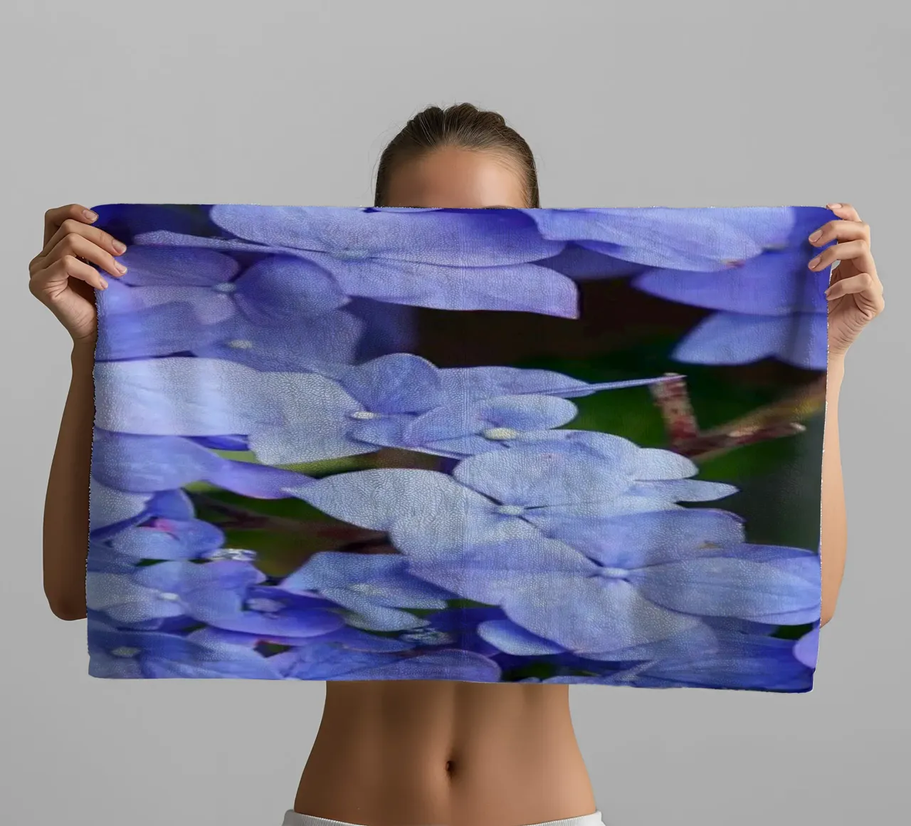 Serenity in Bloom asciugamano da bagno da somewhere.soul.escape