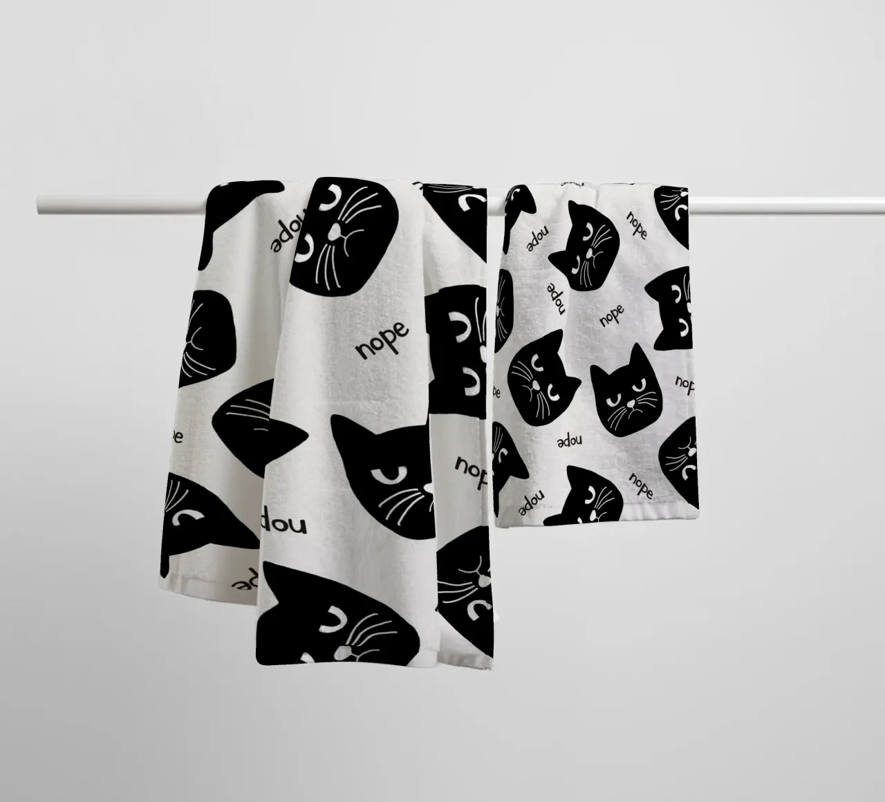 Grumpy Cat Handtuch von Orara Studio