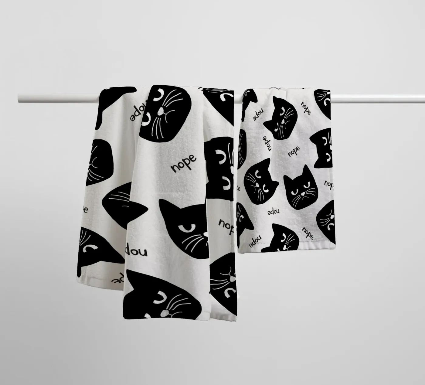 Chat grincheux serviette de bain de Orara Studio