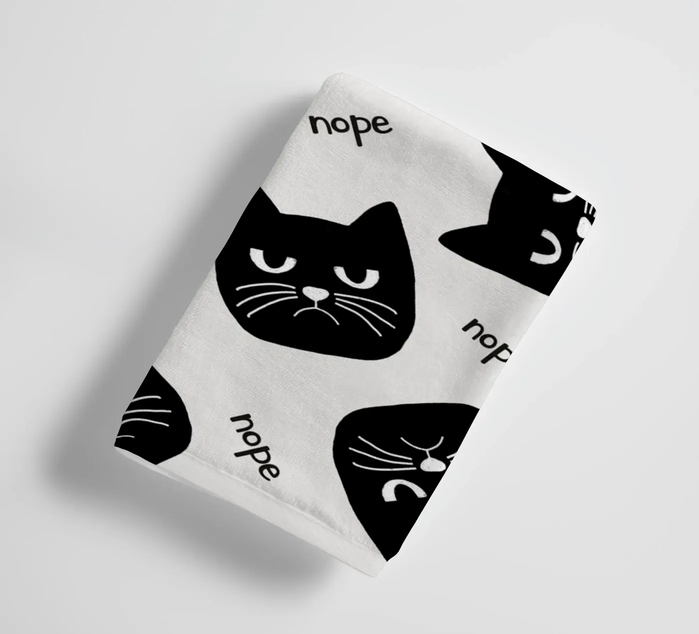 Grumpy Cat Handtuch von Orara Studio