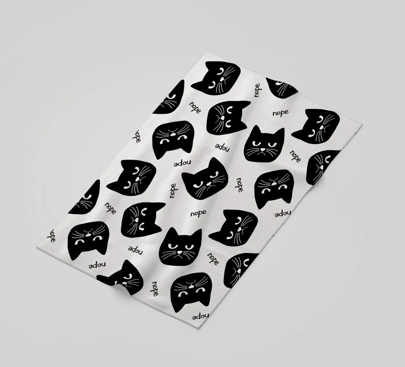 Grumpy Cat Strandtuch von Orara Studio