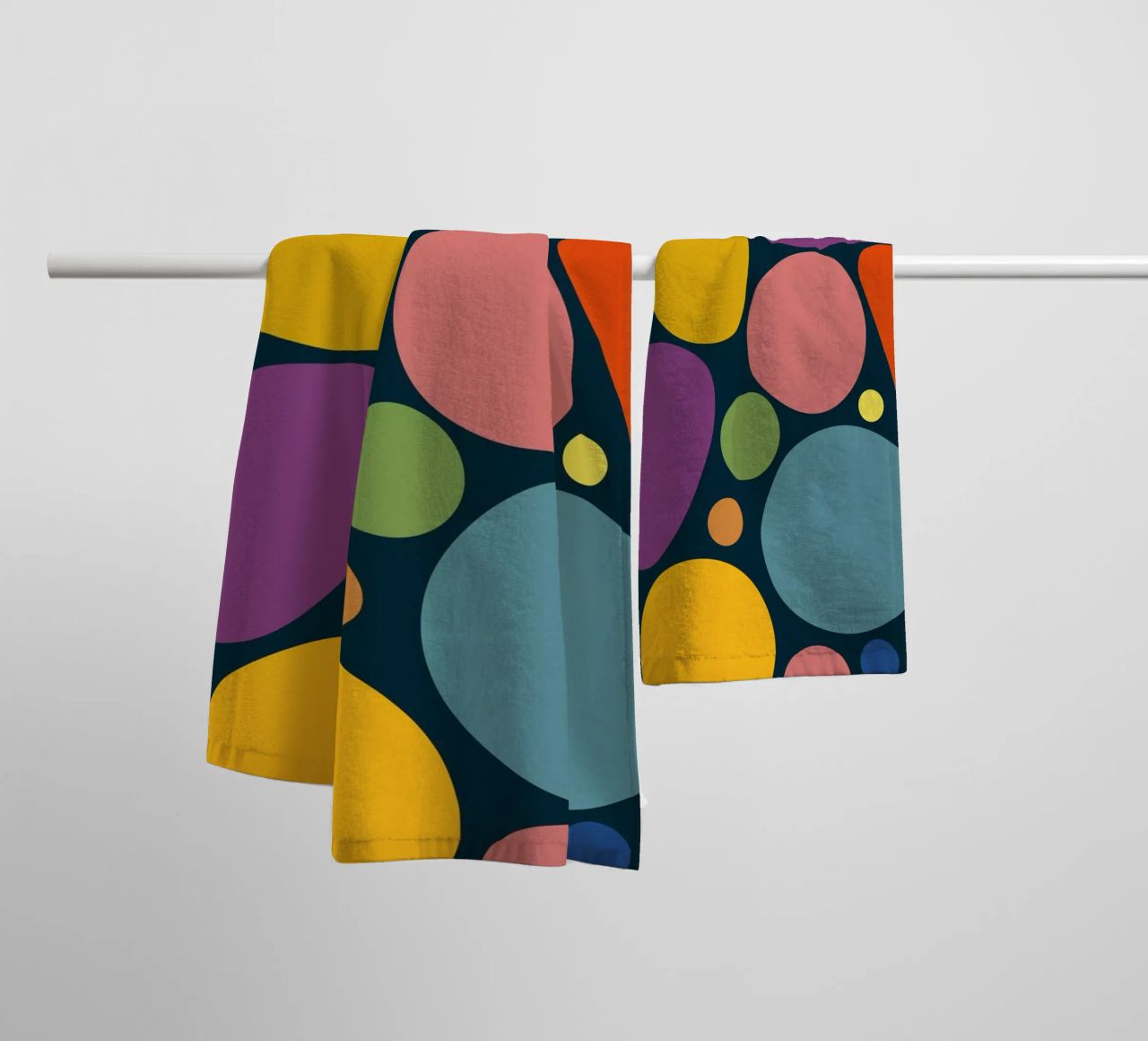Mid-century Pop-Art Inspired Abstract Pattern asciugamano da bagno da good-vibes