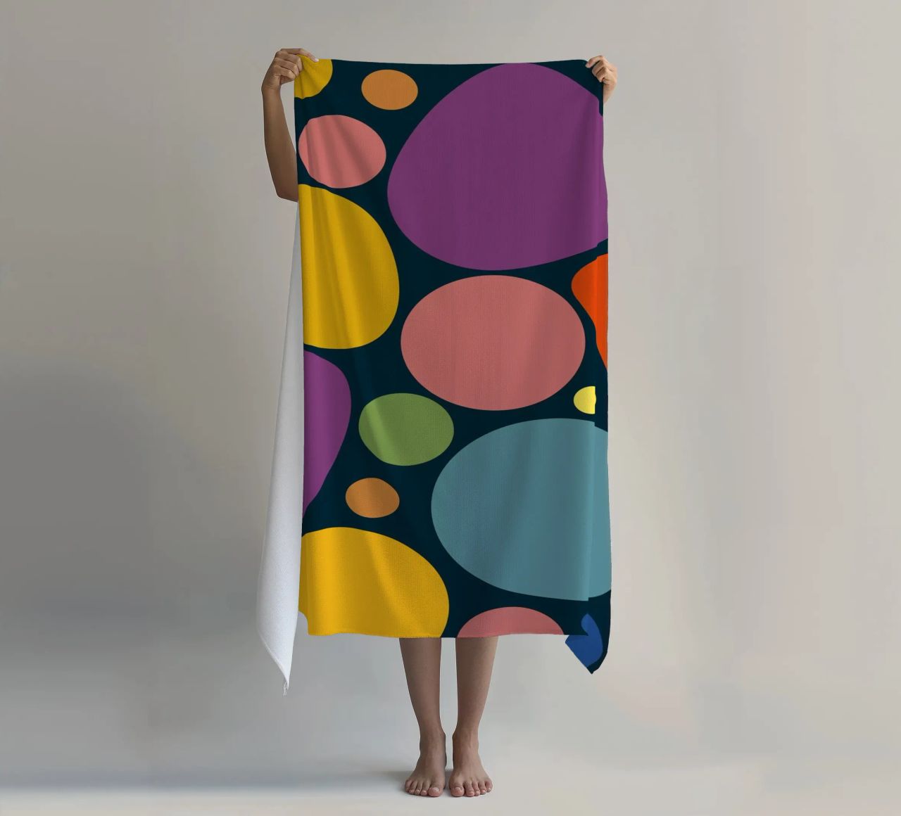 Mid-century Pop-Art Inspired Abstract Pattern telo mare da good-vibes