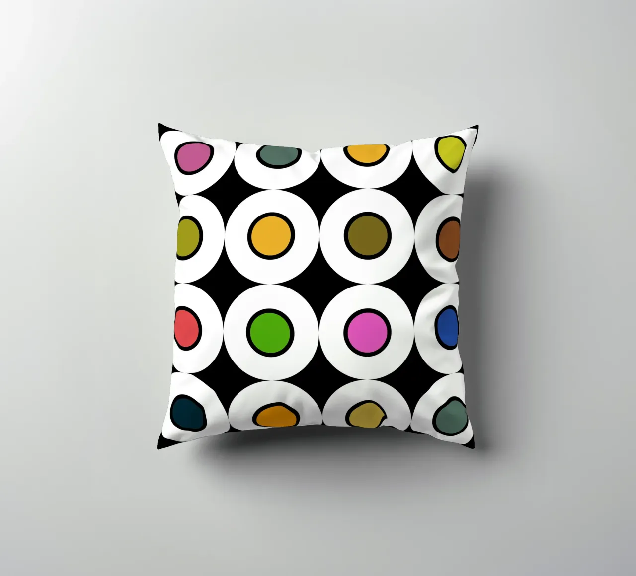 Retro 1960s Inspired Pattern Kissen von good-vibes