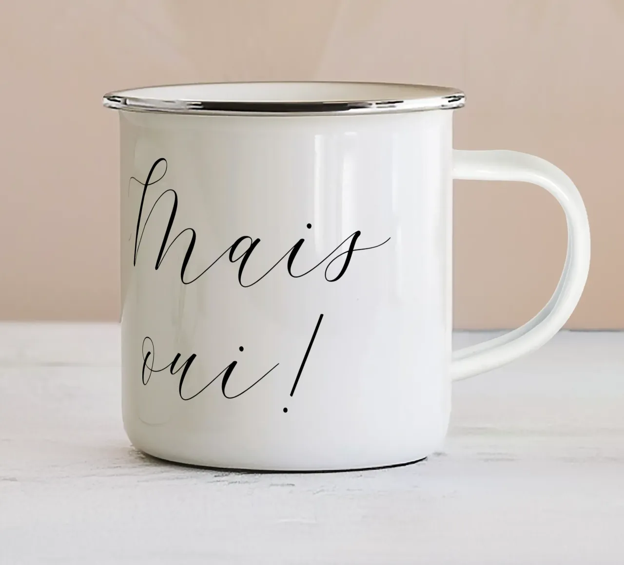 Mais oui! tazza in smalto da Catherine Aguilar