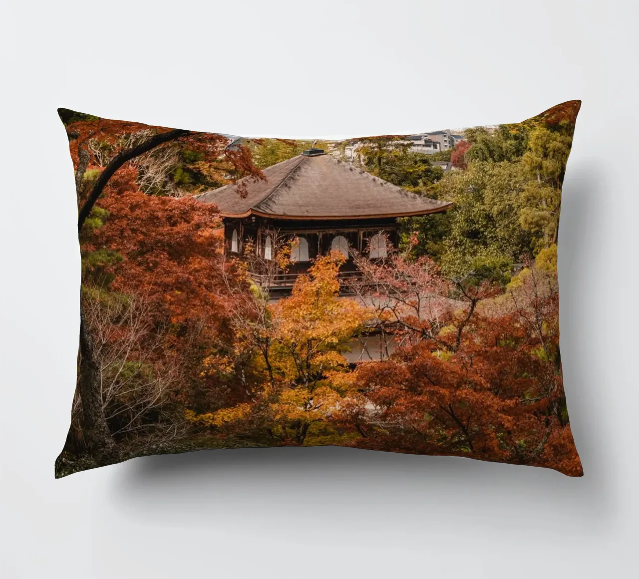 Tempio d'autunno a Kyoto, Giappone cuscino da Marcel Bisig