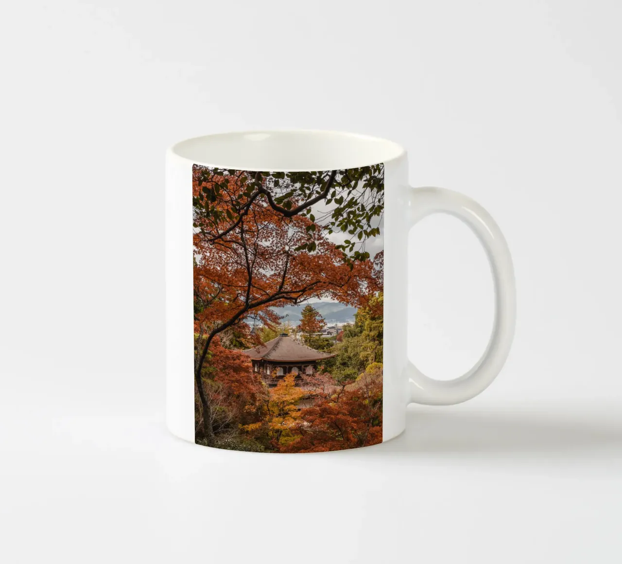 Tempio d'autunno a Kyoto, Giappone tazza in ceramica da Marcel Bisig