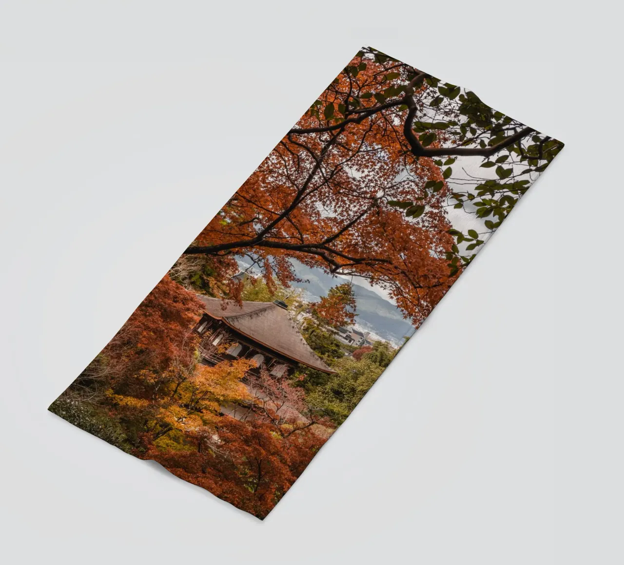 Tempio d'autunno a Kyoto, Giappone telo mare da Marcel Bisig