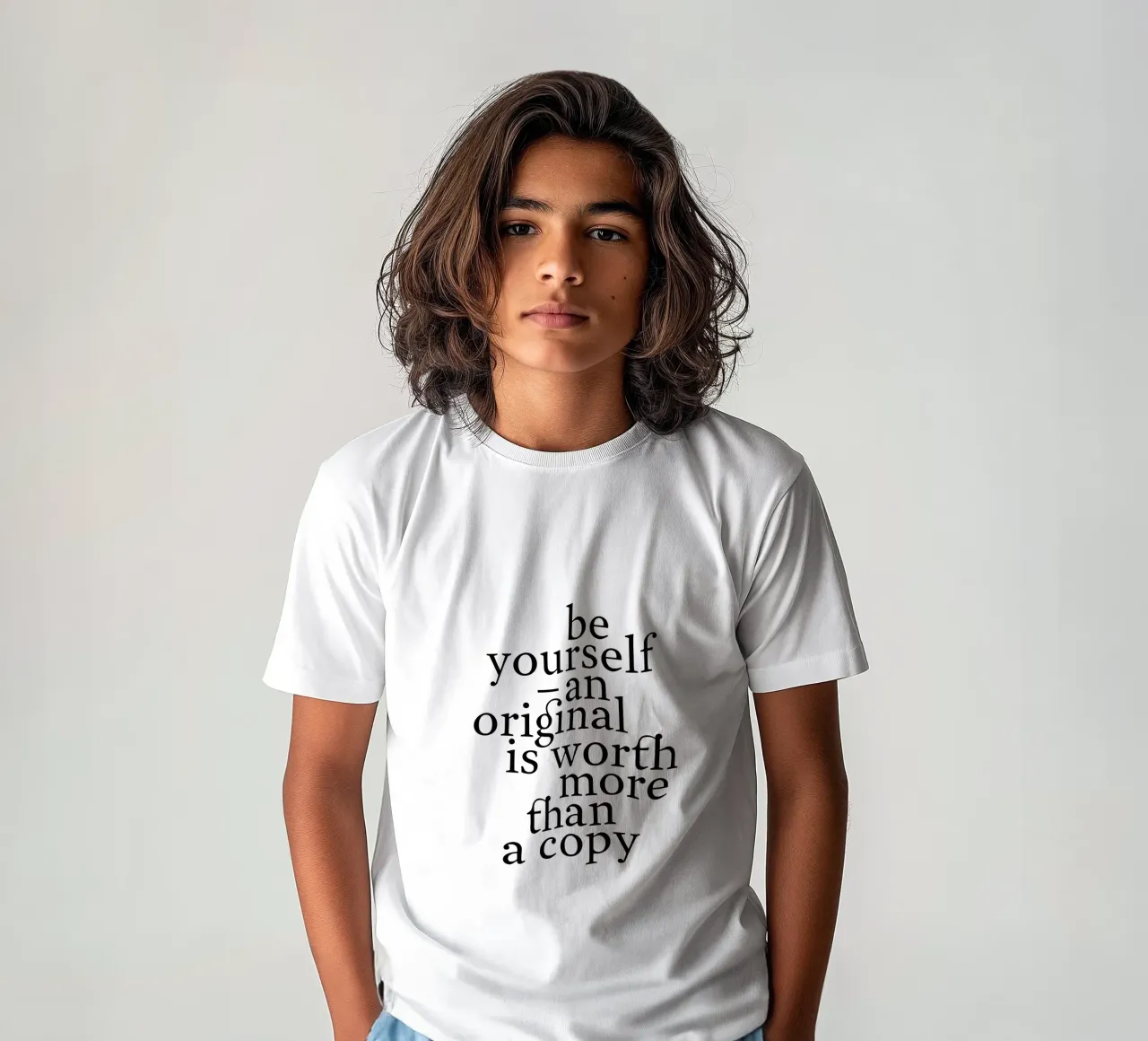 be yourself – an original is worth more than a copy t-shirt bambini da The True Type