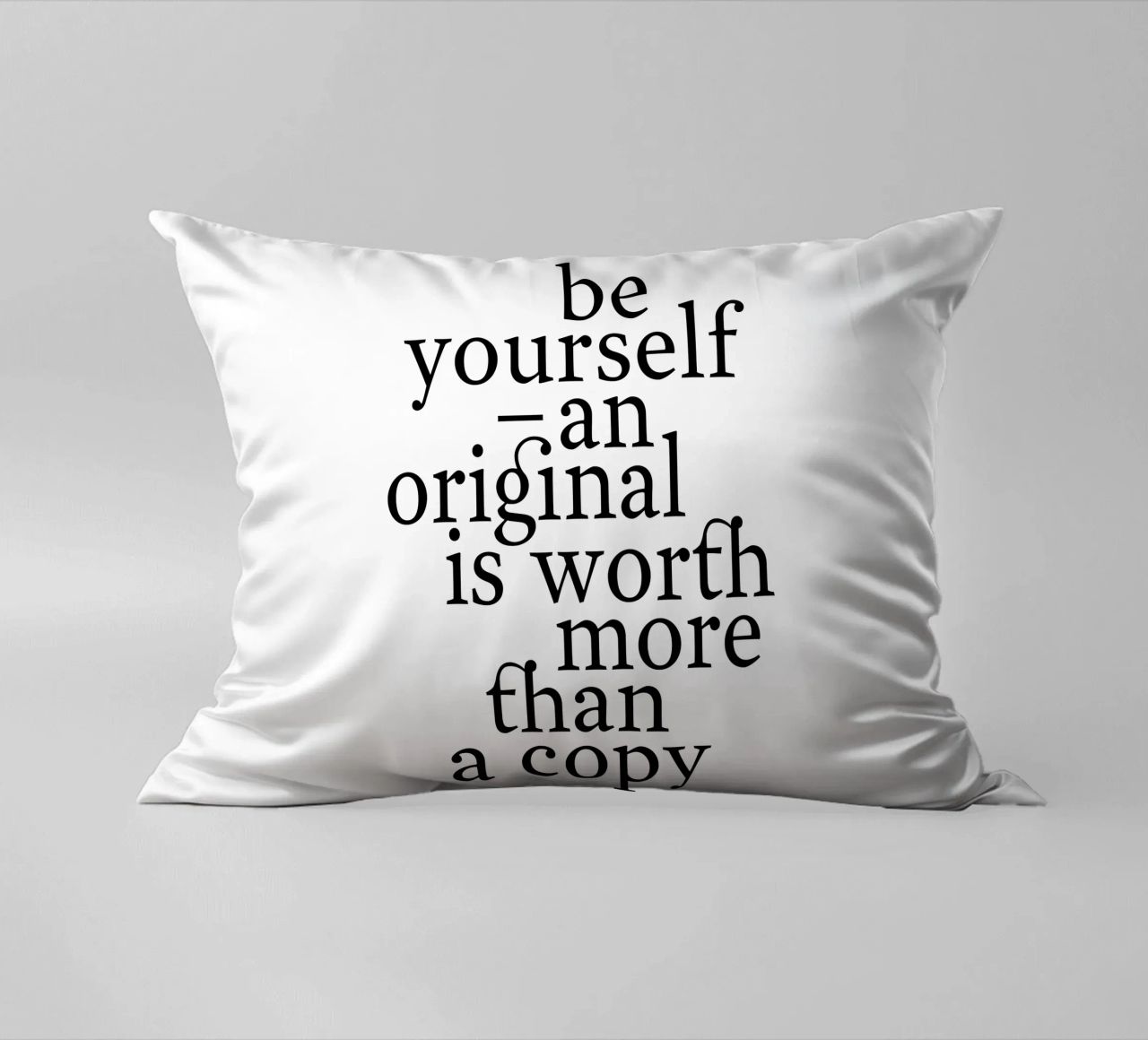 be yourself – an original is worth more than a copy cuscino da The True Type