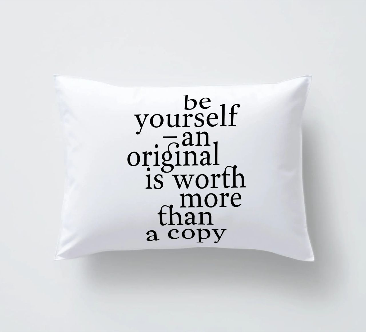 be yourself – an original is worth more than a copy cuscino da The True Type