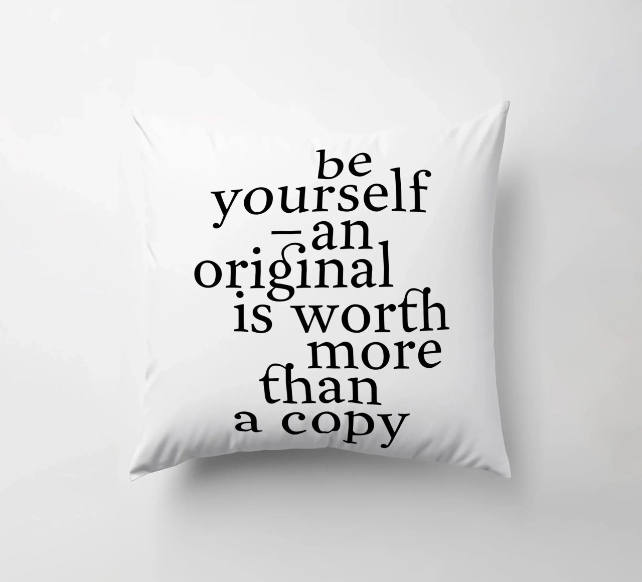 be yourself – an original is worth more than a copy cuscino da The True Type