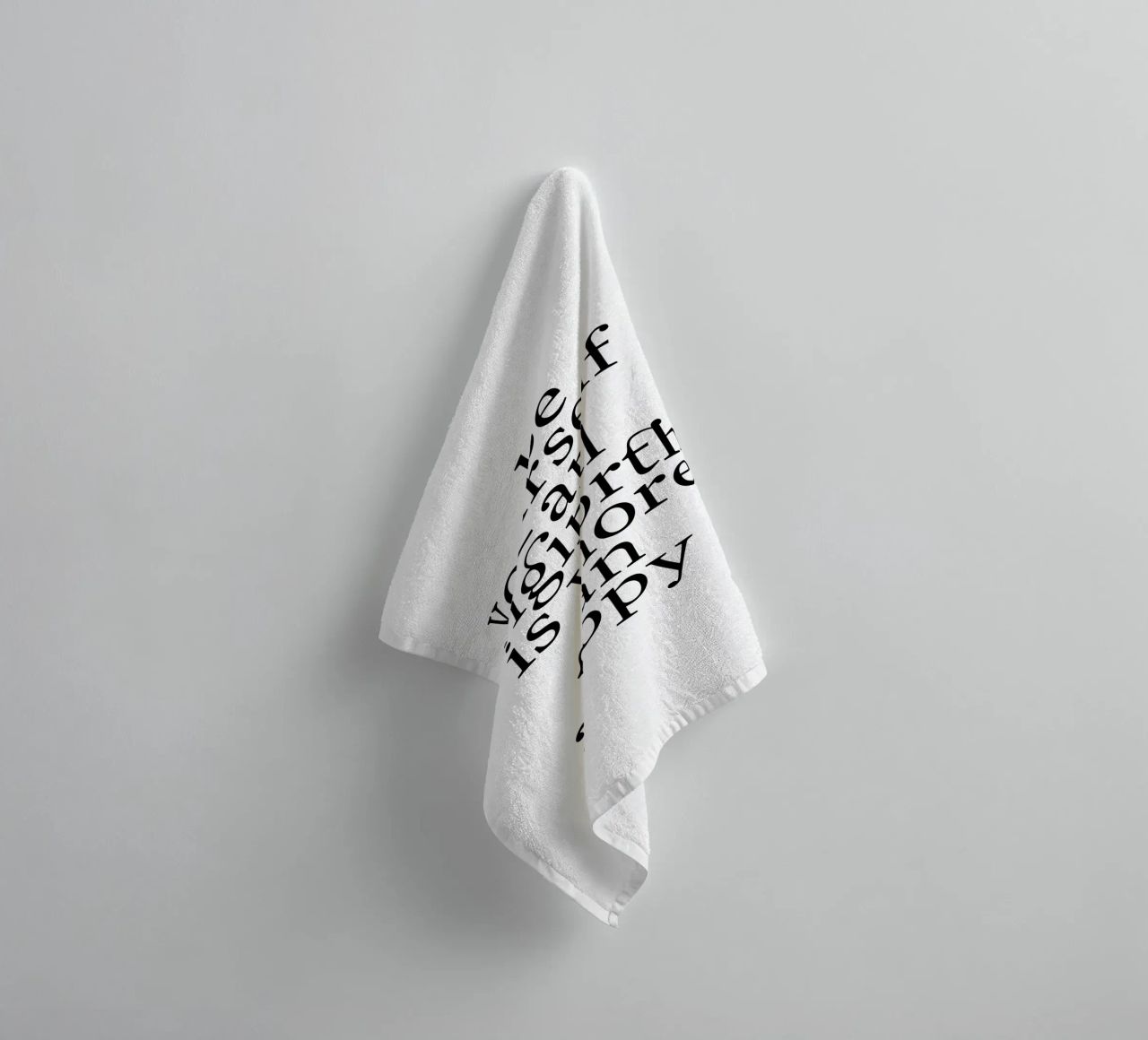 be yourself – an original is worth more than a copy asciugamano da bagno da The True Type