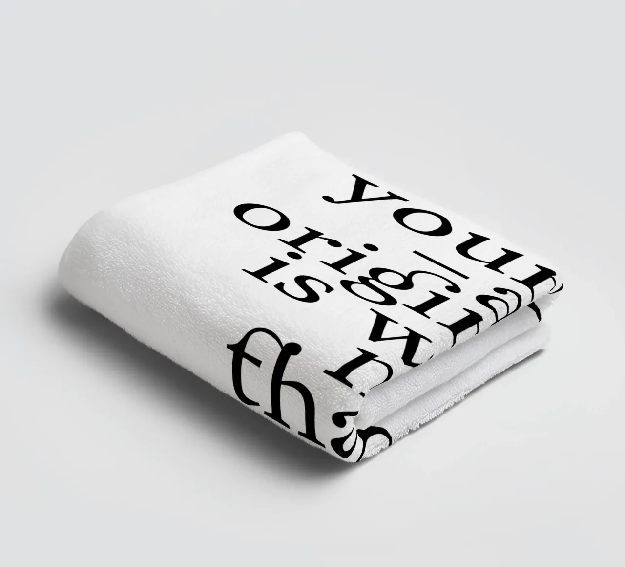 be yourself – an original is worth more than a copy asciugamano da bagno da The True Type