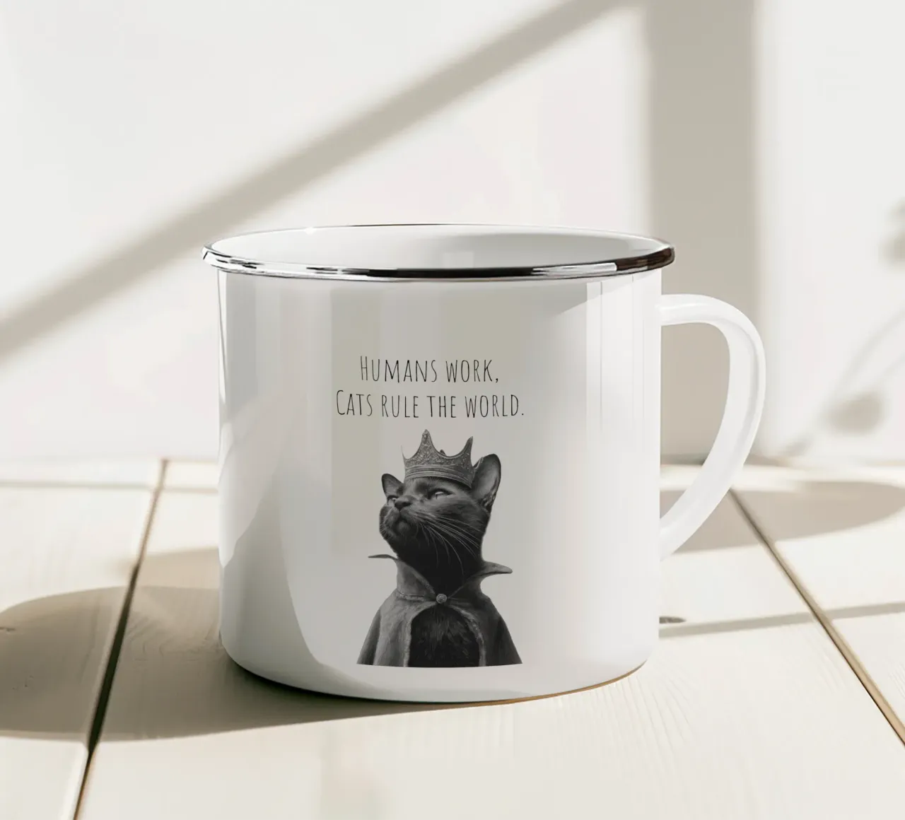 Un bel gatto nero - Il righello tazza in smalto da Melanie Viola