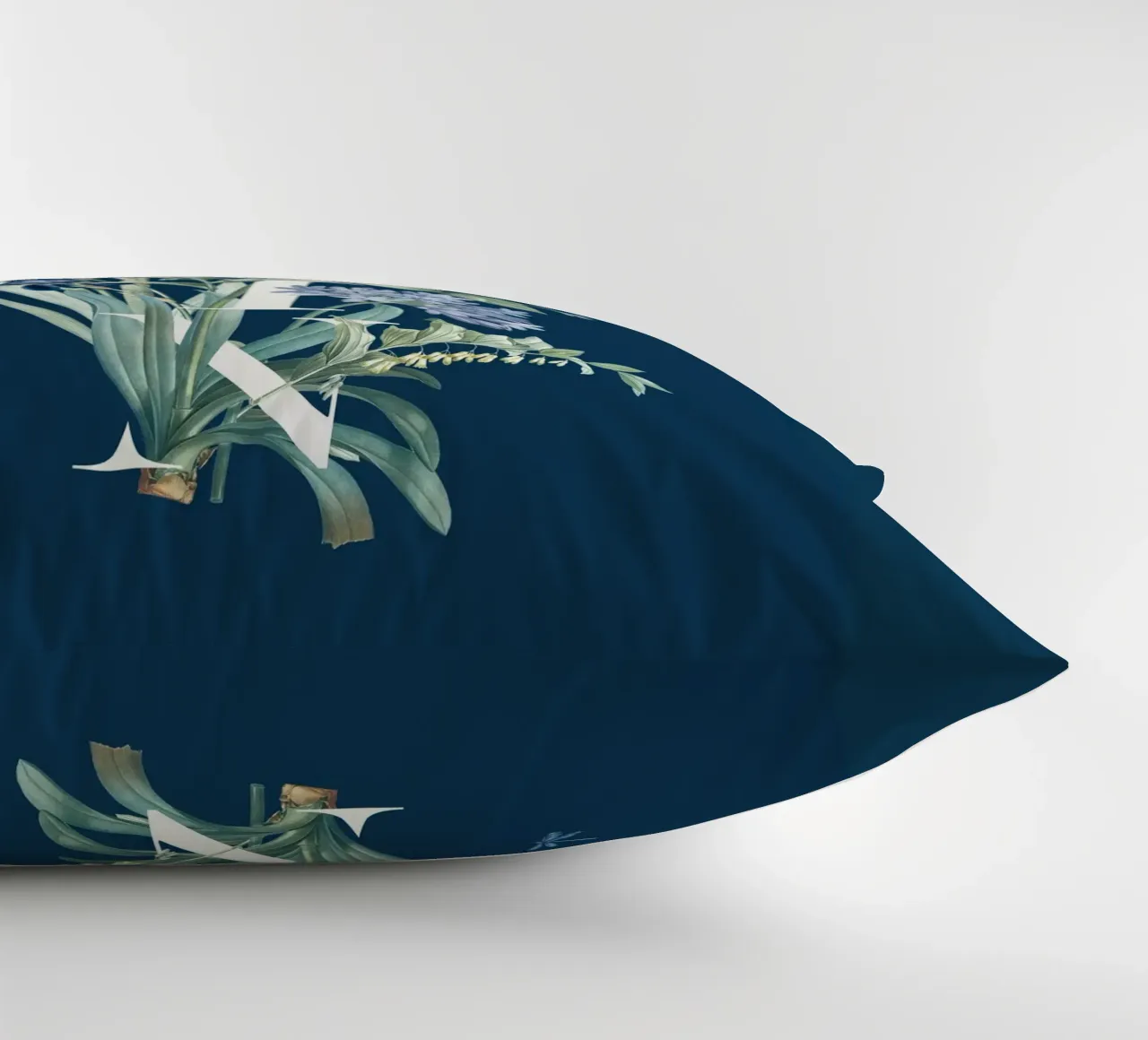 Moin Botanik Bianco Vintage Blu cuscino da Studio Frances M