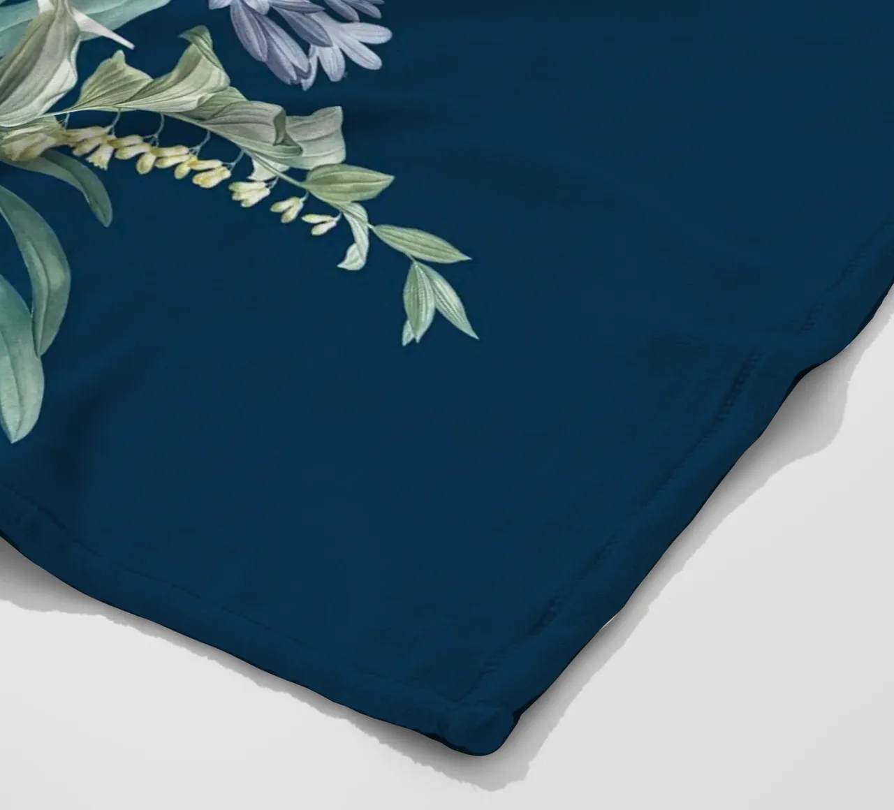 Moin Botanik Bianco Vintage Blu coperta in pile da Studio Frances M