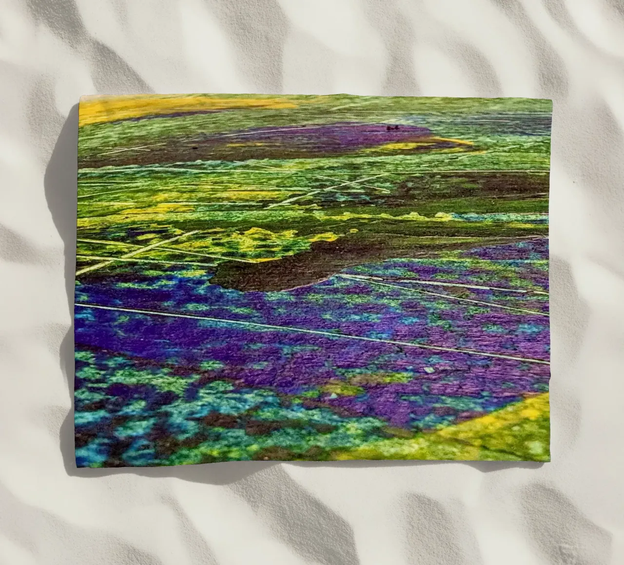 Lines at the Cross of Sea and Fields serviette de plage de Lunaris