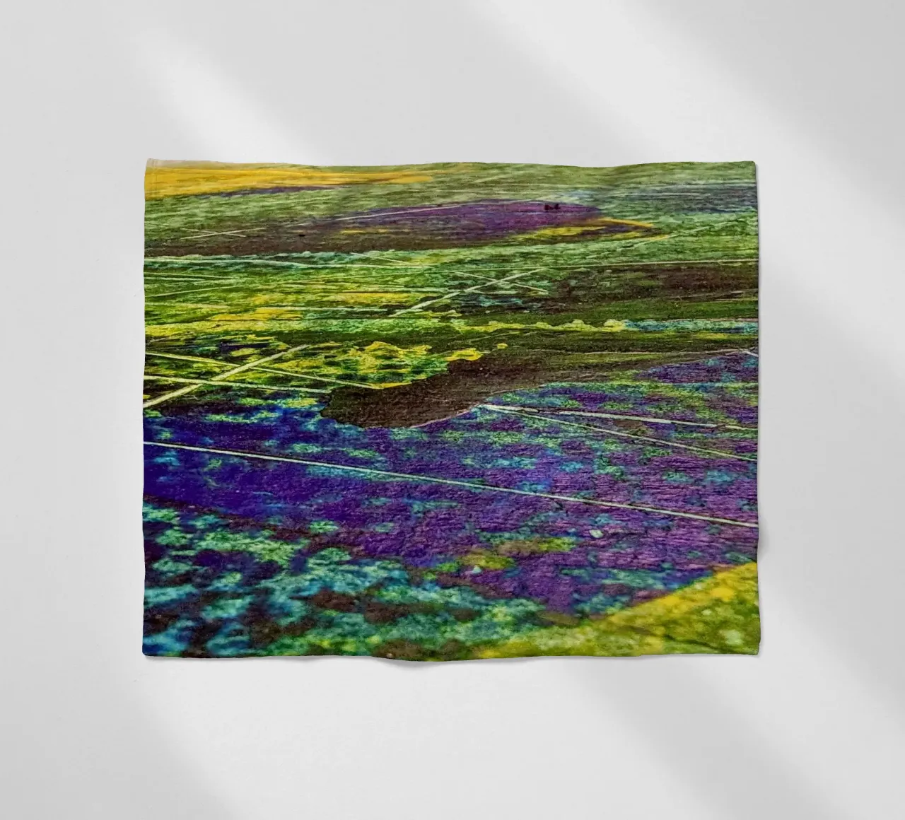 Lines at the Cross of Sea and Fields coperta in pile da Lunaris