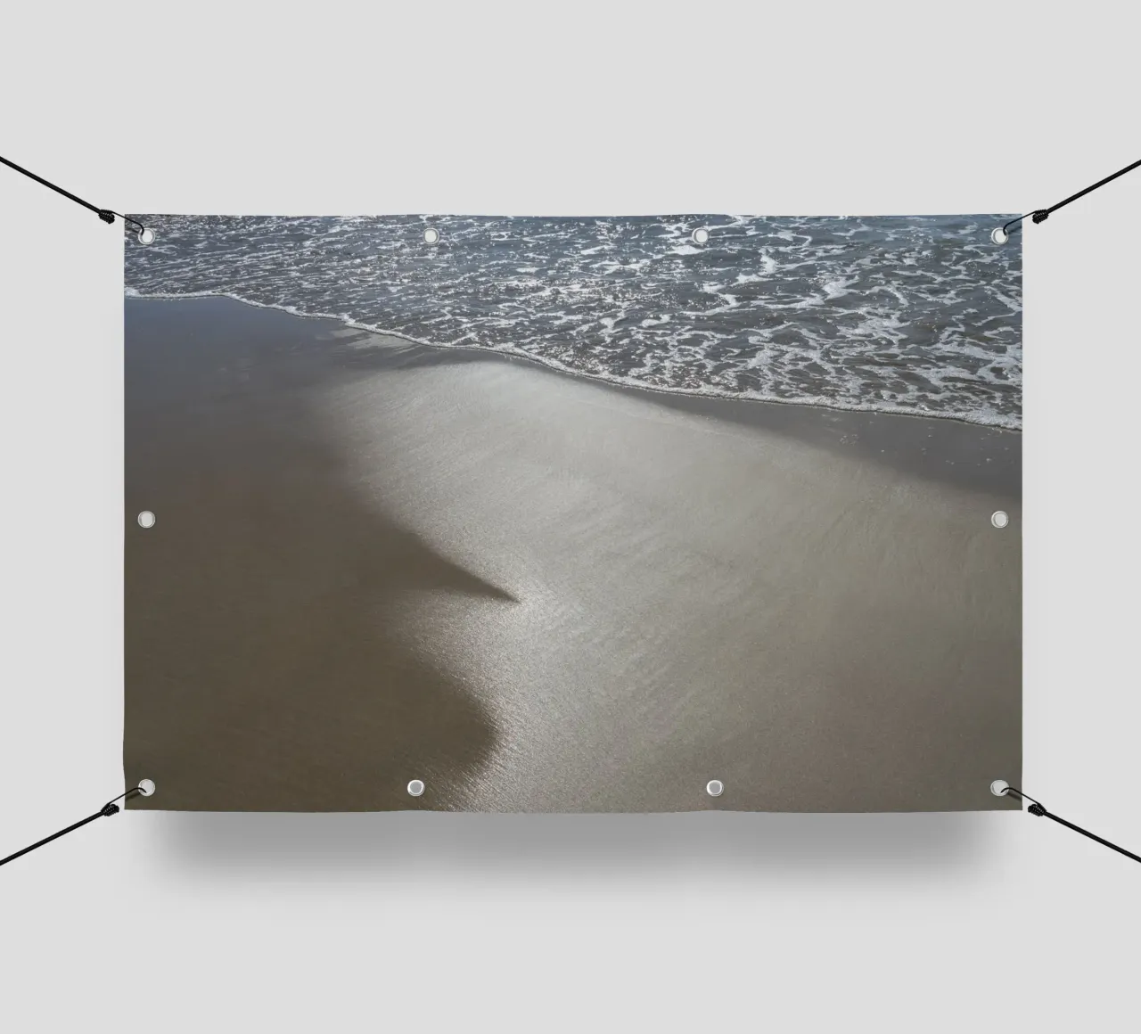 Silberne Reflexionen im nassen Sand PVC Plane von Adriana Mueller