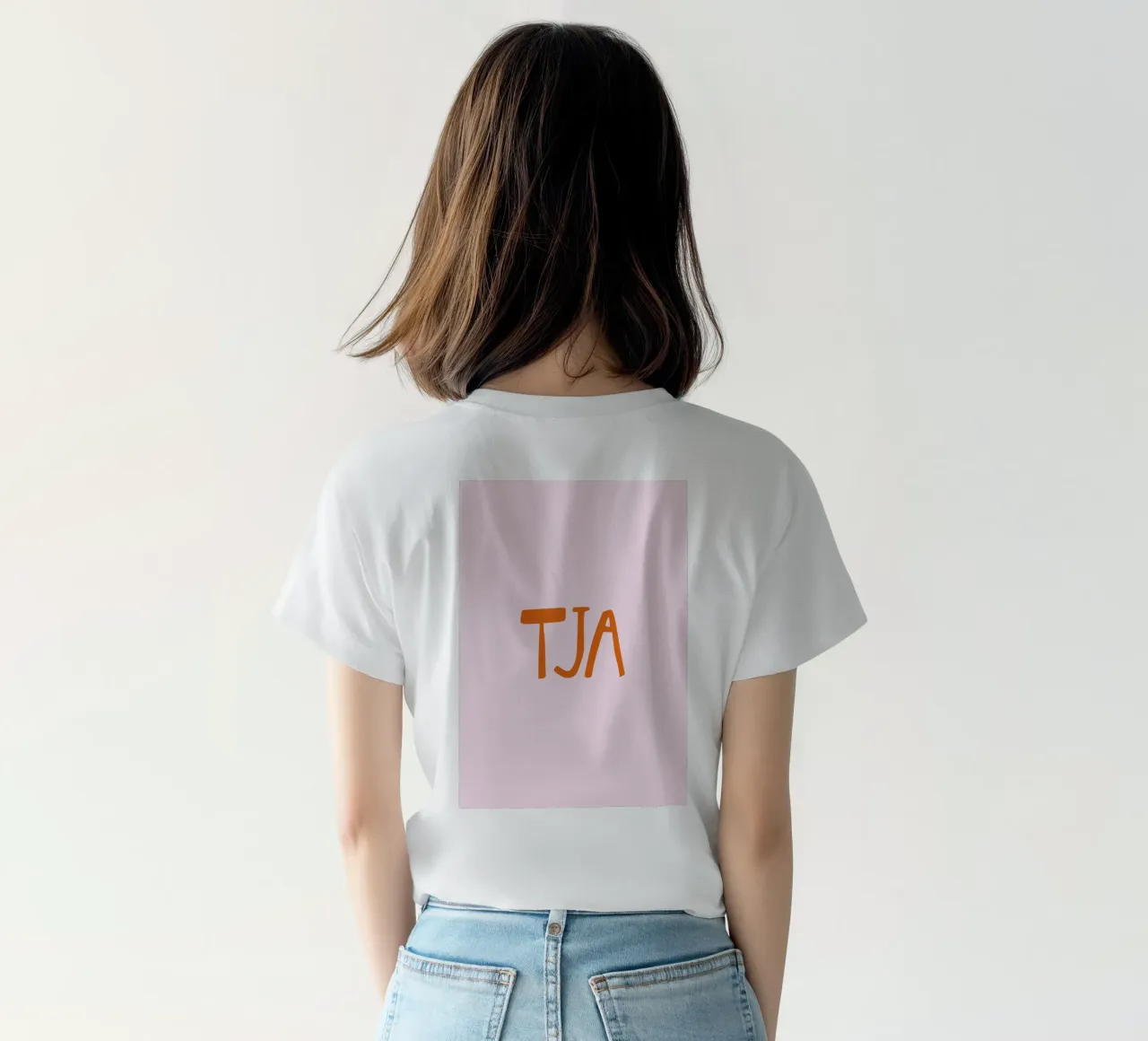 Tja Minimal Typography t-shirt da EverLuvv Studio