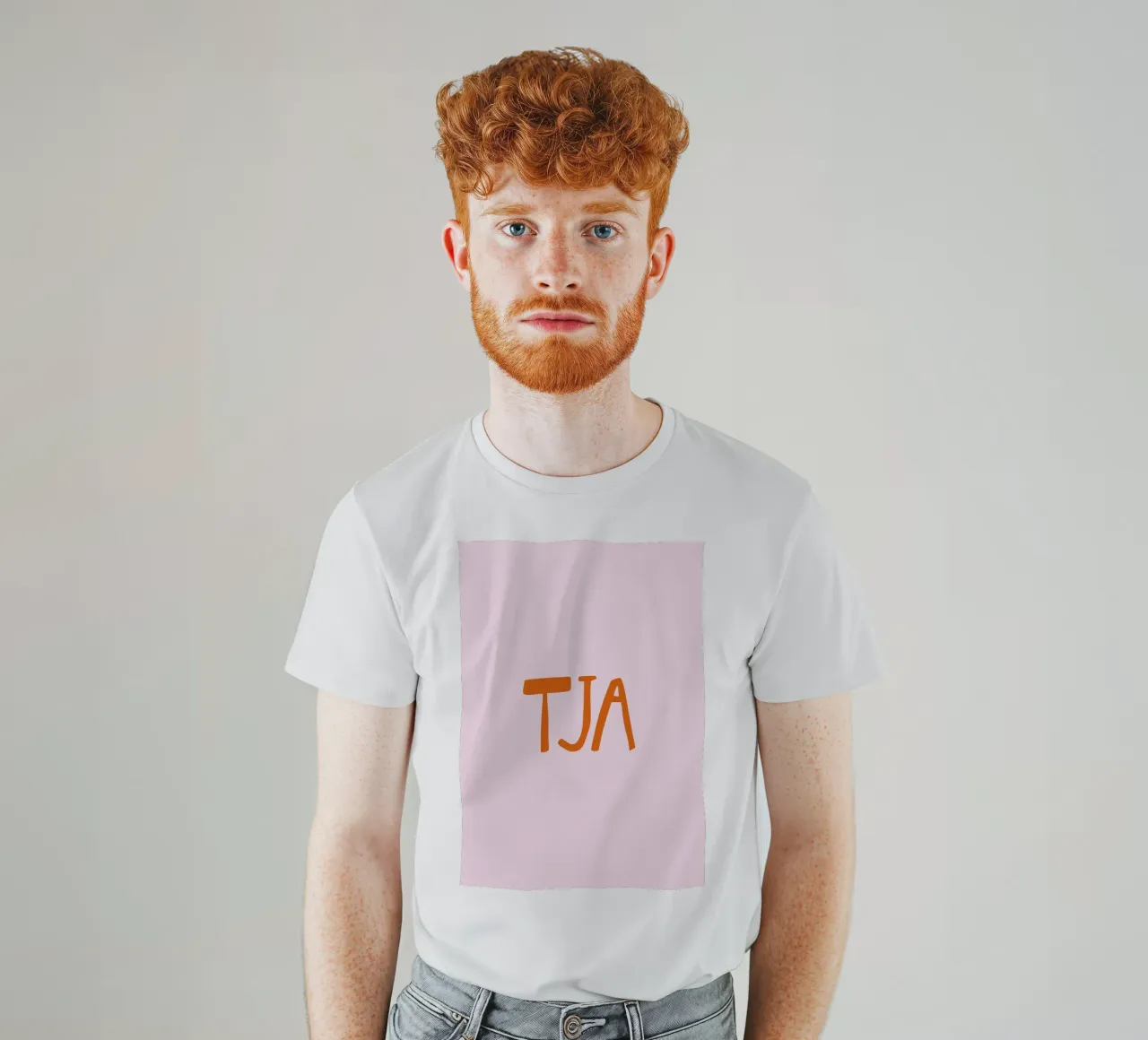 Tja Minimal Typography t-shirt da EverLuvv Studio