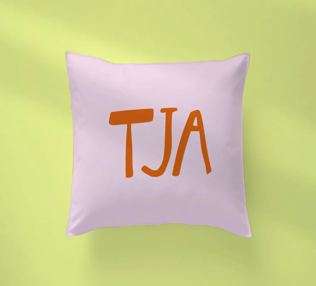 Tja Minimal Typography cuscino da EverLuvv Studio