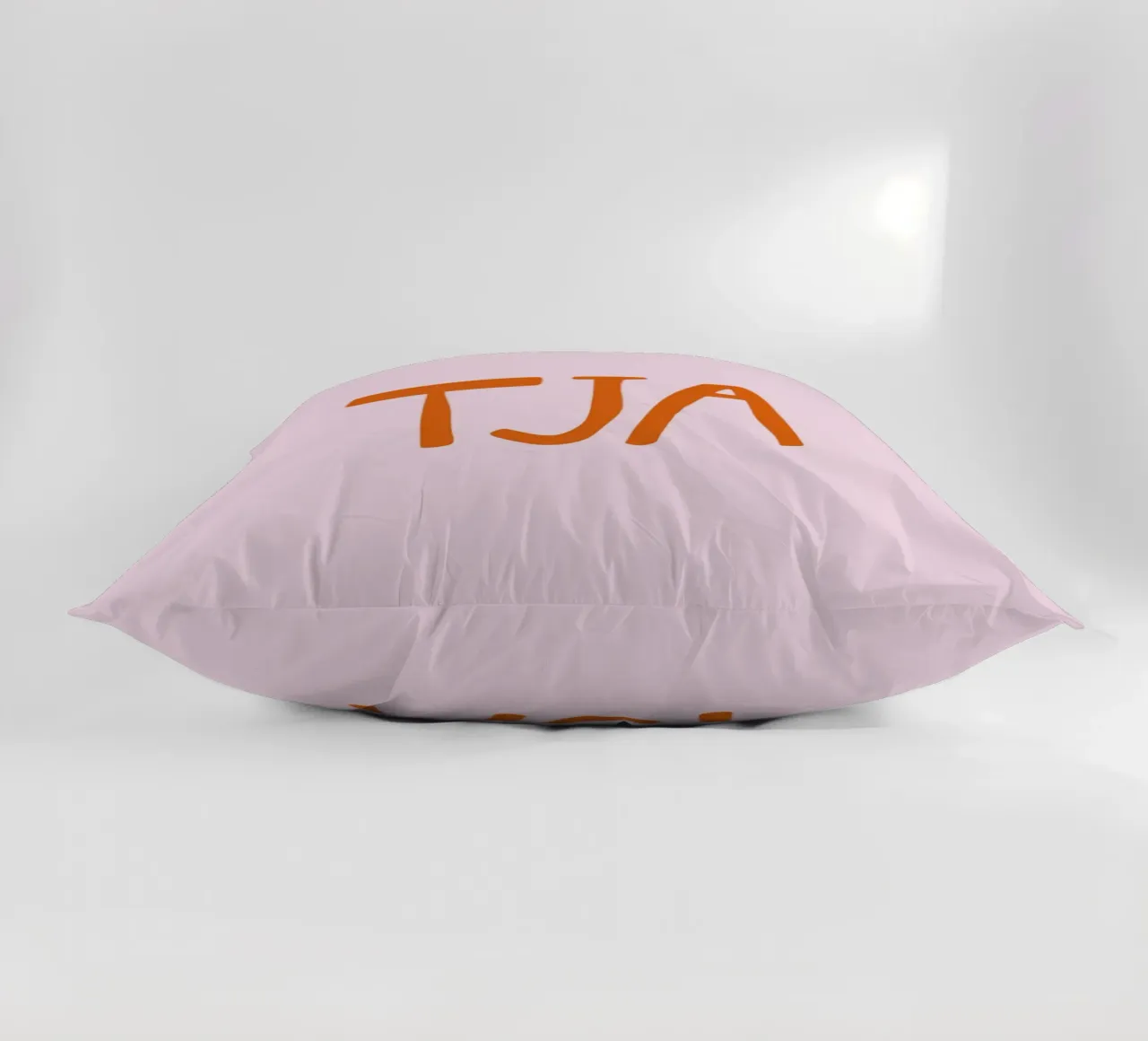 Tja Minimal Typography cuscino da EverLuvv Studio