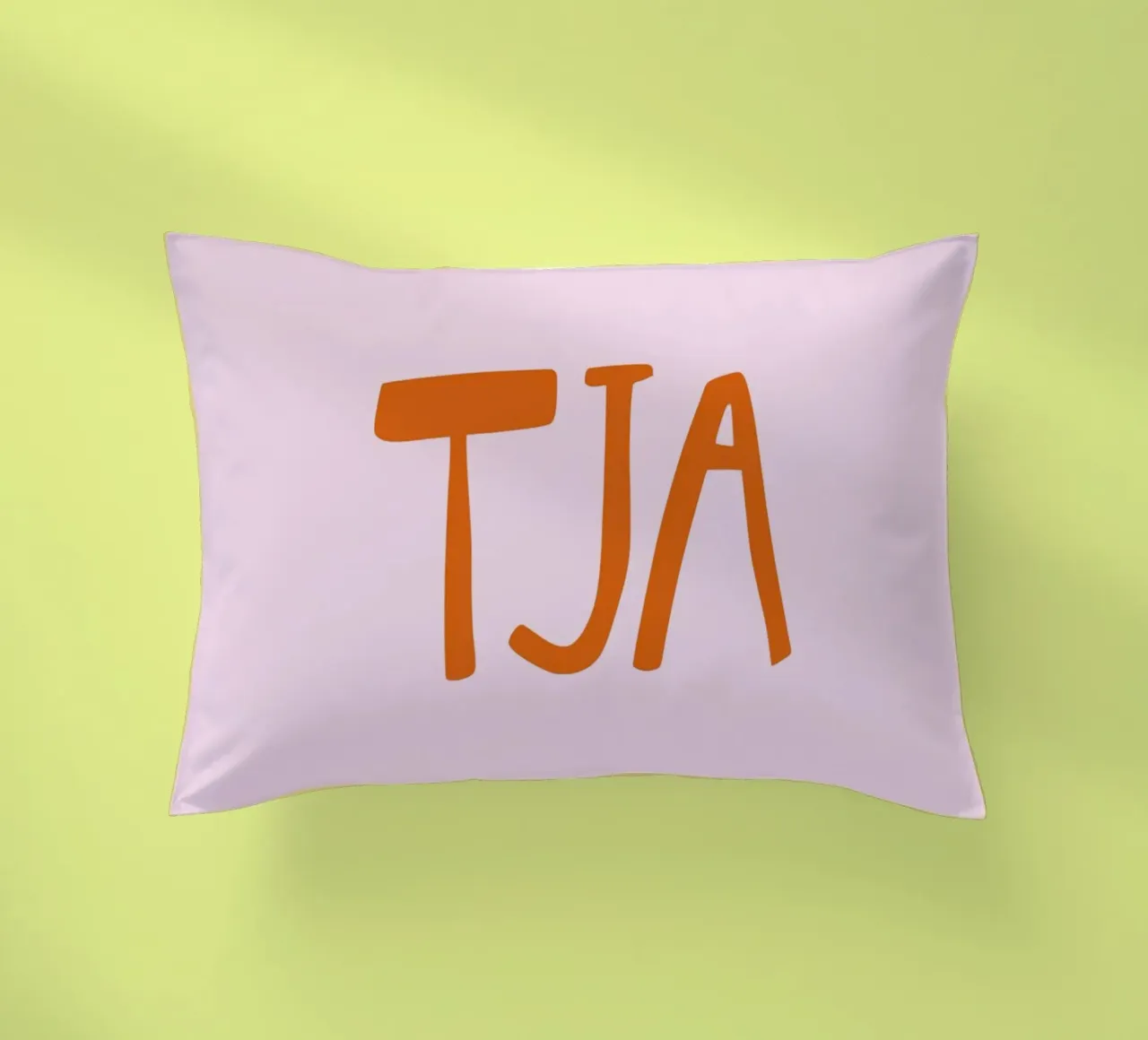 Tja Minimal Typography cuscino da EverLuvv Studio