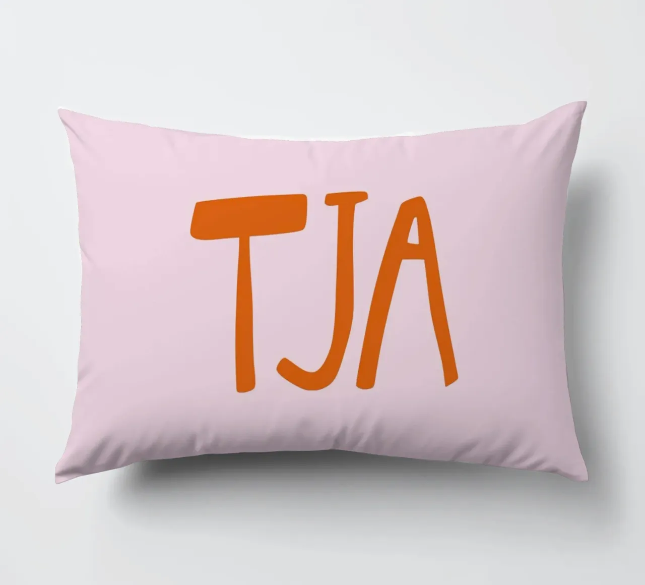 Tja Minimal Typography cuscino da EverLuvv Studio