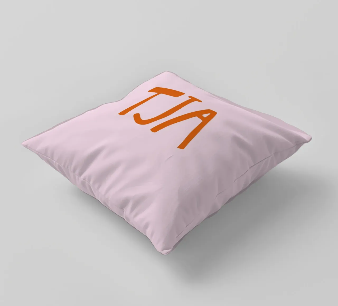 Tja Minimal Typography cuscino da EverLuvv Studio