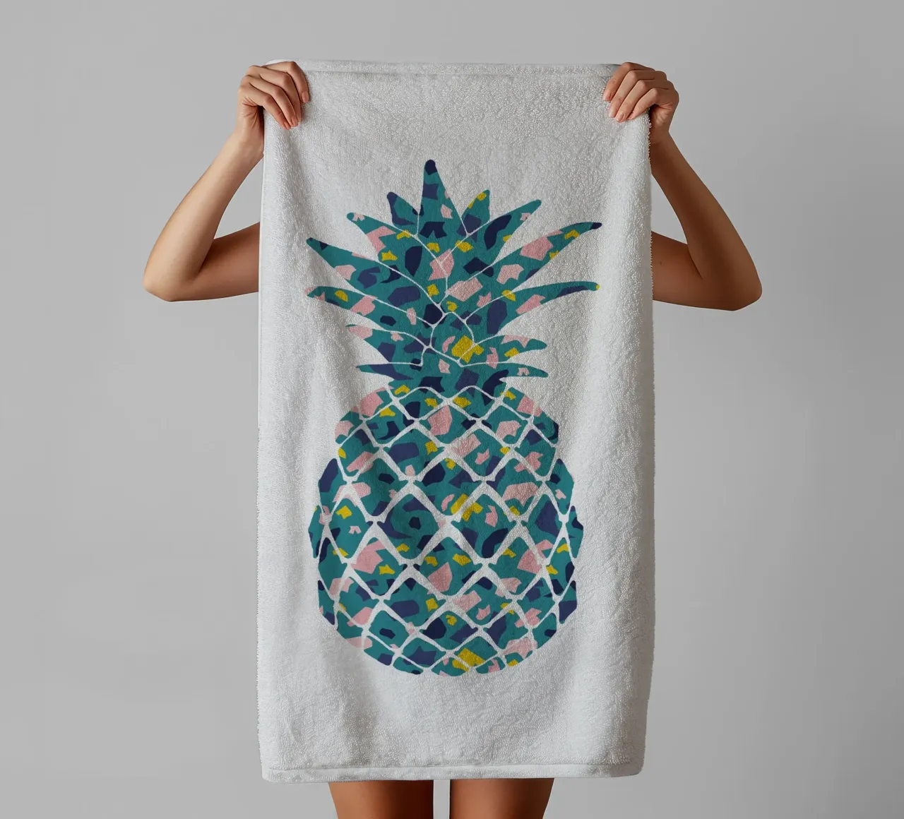 Blaugrüne Ananas Handtuch von Orara Studio