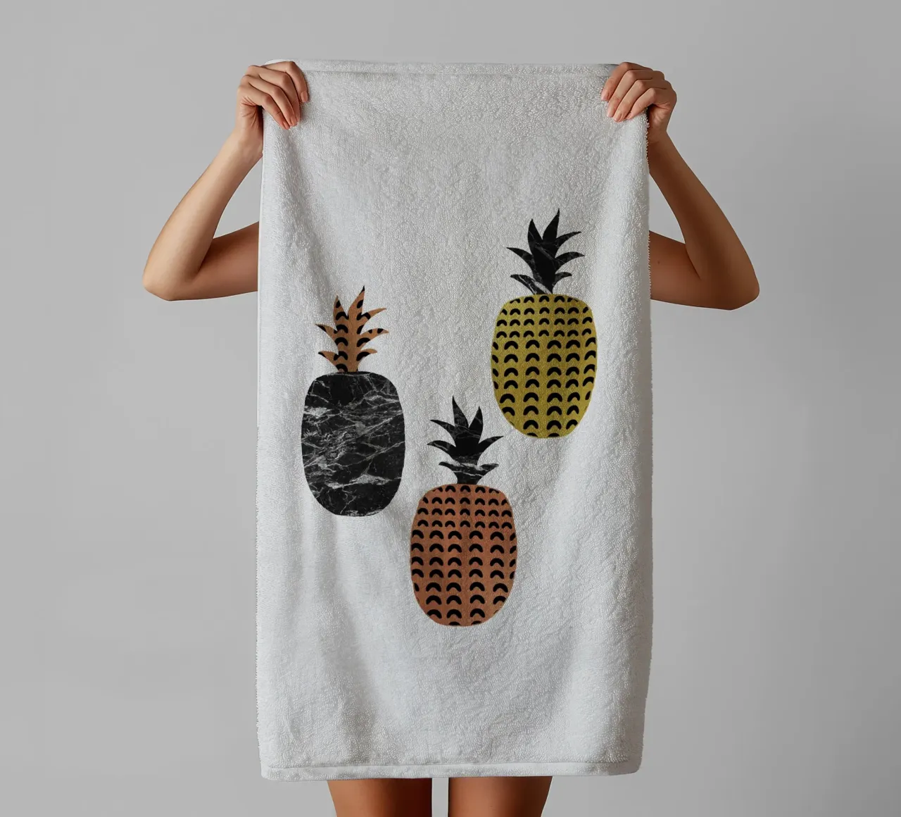 Scandi Pineapples asciugamano da bagno da Orara Studio