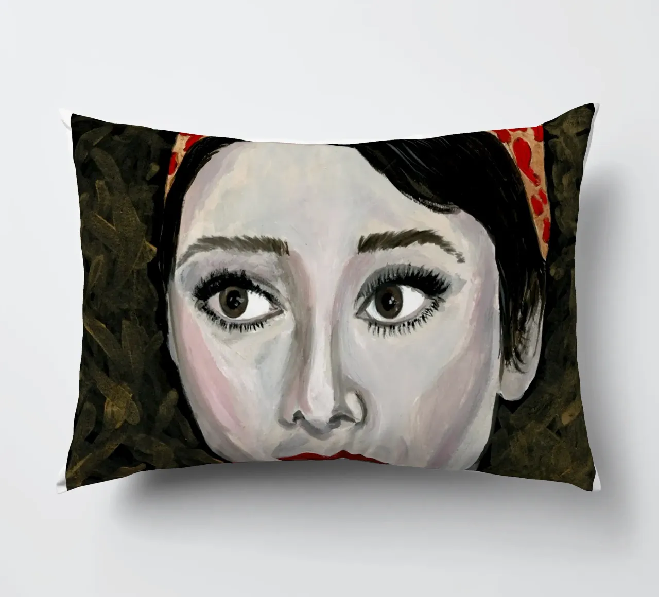 Audrey Hepburn in rosso cuscino da Interior Edit & House Staging