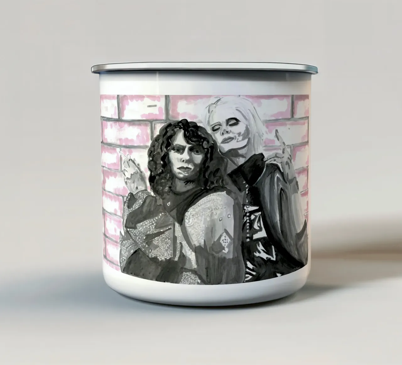 Caos, couture e champagne tazza in smalto da Interior Edit & House Staging